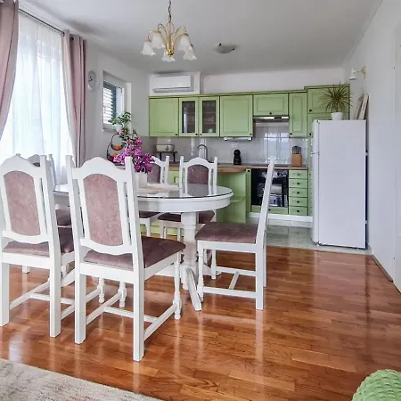Sugor - 70 M From Sea Διαμέρισμα *